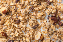 Cargar imagen en el visor de la galería, Amira Granola por kilo Banano y Cacao