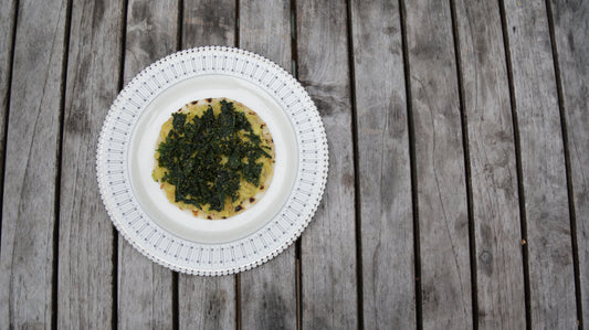 AMIRA arepa con ghee y kale chips