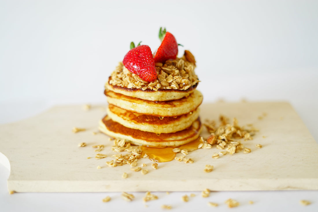 Waffles con granola y miel