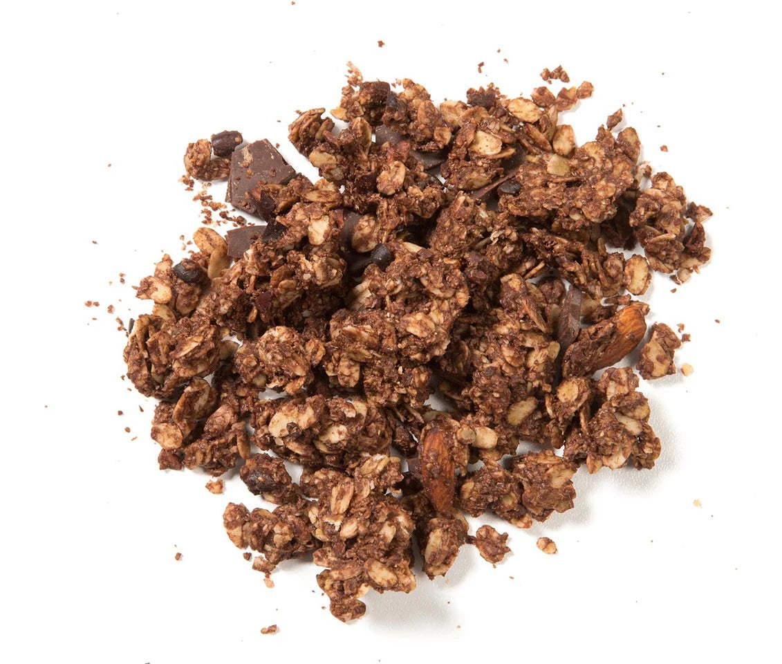 Granola Amira chocolate con cacao y almendras, sin gluten fuente natural de energía y fibra.
